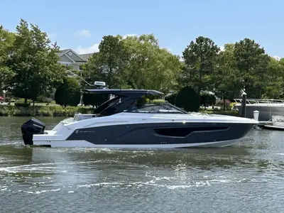 2026 Cruisers 34 GLS Outboard