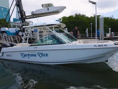 2014 Boston Whaler 270 Vantage