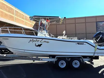 Mako 252 CENTER CONSOLE W