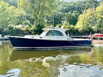 2009 hinckley 37 Picnic Boat