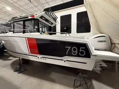 Jeanneau NC 795 SPORT
