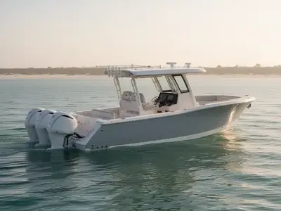 2026 Robalo R300 Center Console