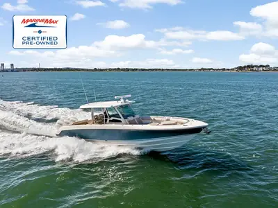 2024 Boston Whaler 380