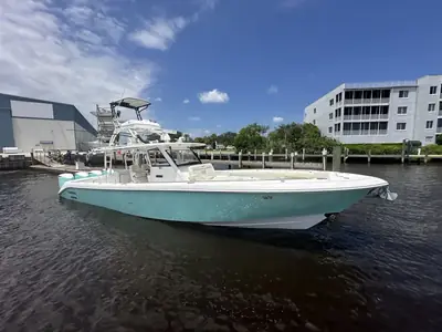 2017 Everglades 435 Center Console