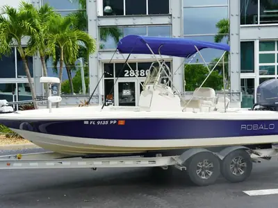 2014 Robalo 206 CAYMAN