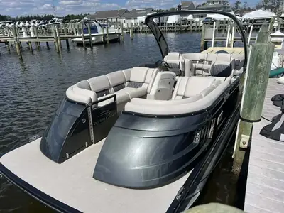 Bennington QX