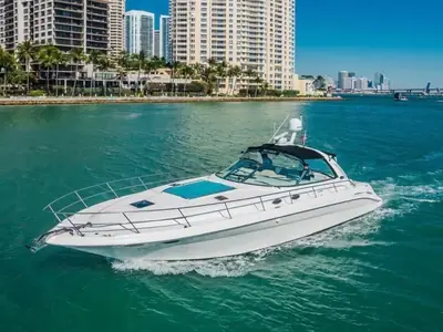 1999 Sea Ray Express Cruiser 410
