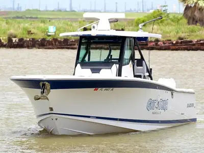 Blackfin 332 Center Console