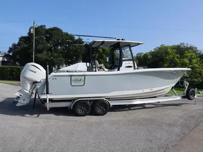 Sea Hunt GAMEFISH 28 CB