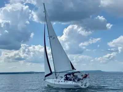 2005 Hunter 38