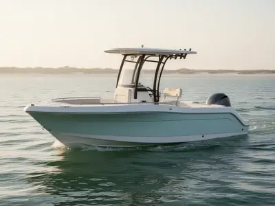 2023 Robalo R222 Center Console