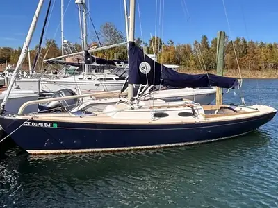 Alerion Express 28