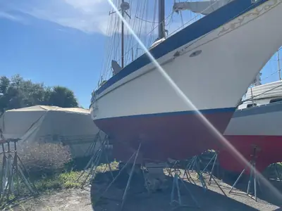 Cheoy Lee Shipyard . Clipper 42