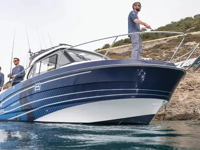 Beneteau Antares 8 Fishing