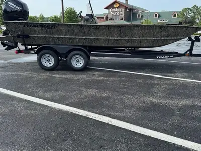 2026 Tracker Grizzly 2072 CC