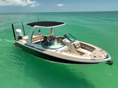 Chris-Craft Launch 25 GT
