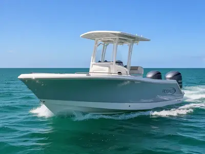 2025 Robalo R230 Center Console