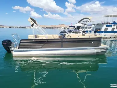 Crest Pontoons 240 L