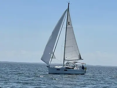 2016 Beneteau Oceanis 35