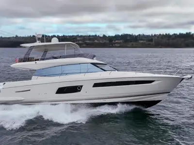 2017 Prestige 560 S