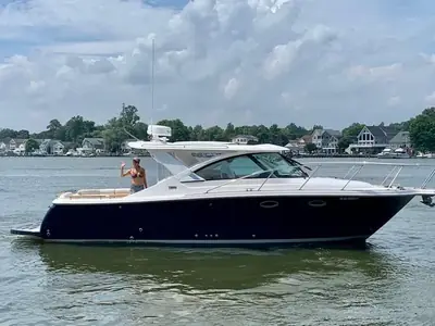2012 Tiara 3100 Coronet