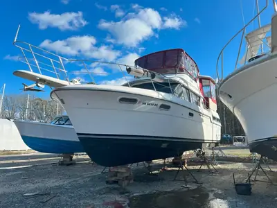 1987 Carver 3807 AFT CABIN