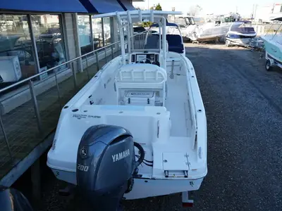 Robalo R222 EX