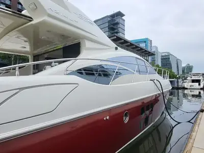 2007 Azimut 68S