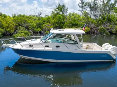 2018 Boston Whaler 345 Conquest