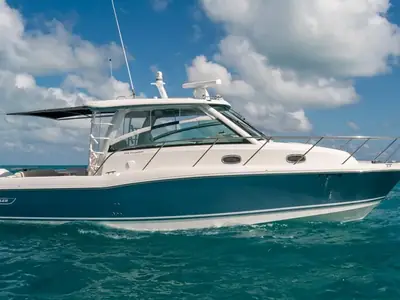 2021 Boston Whaler 345 Conquest
