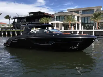 2022 Cruisers 38 GLS OB