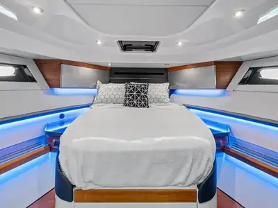 2023 Boston Whaler 405 Conquest