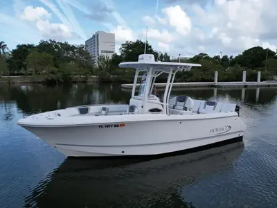 2021 Robalo R230 Center Console