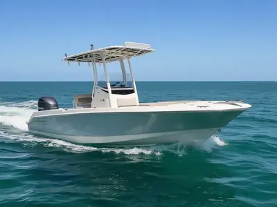 2016 Boston Whaler 240