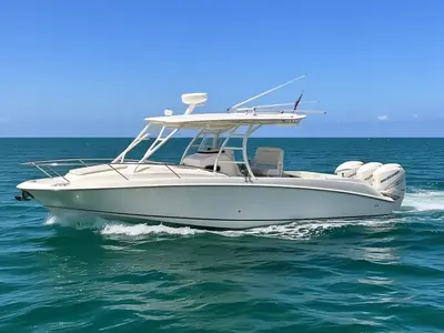 2012 Boston Whaler 320 Outrage Cuddy