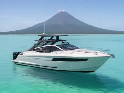 2023 Fairline F-Line 33 Outboard