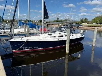 2005 Hunter 38