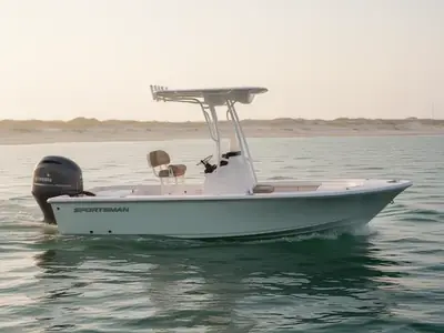 2017 Sportsman Masters 207 Bay Boat