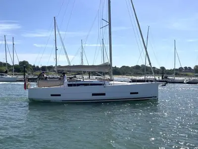 2022 Dufour 390