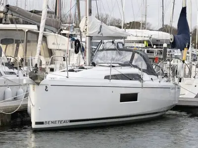 2022 Beneteau R/C 30