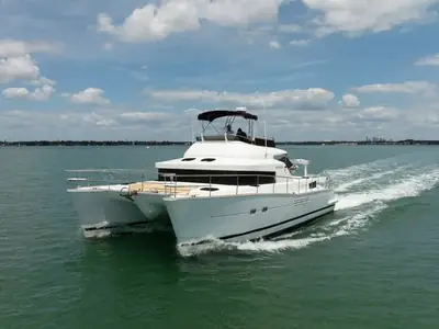 Lagoon Power 43
