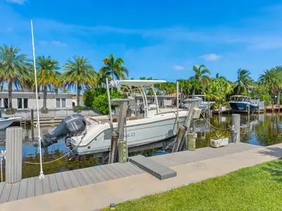 2017 Robalo R222 Center Console