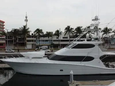 Hatteras 77 Convertible