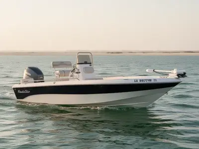 Nautic Star 2200 NAUTIC BAY