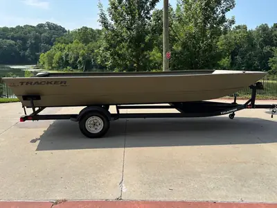 2026 Tracker GRIZZLY 2072