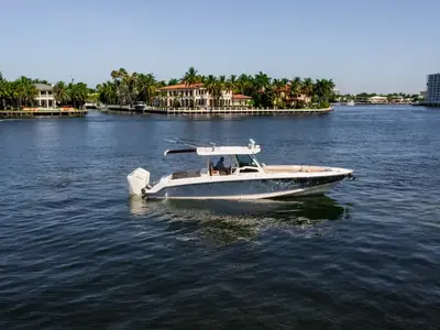 Boston Whaler 380