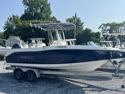 Robalo R200ES
