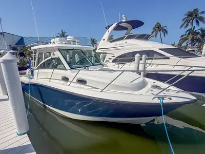 2016 Boston Whaler 315 Conquest