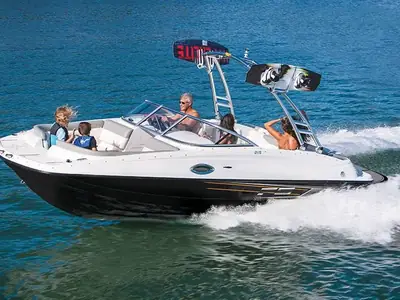 2016 Bayliner 215 Deck Boat