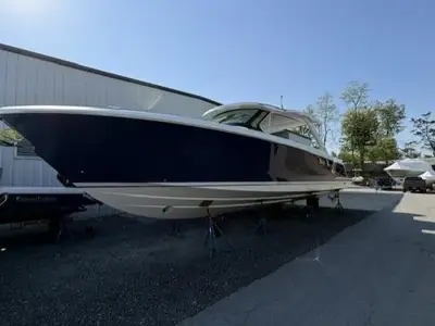 Tiara 43 LS